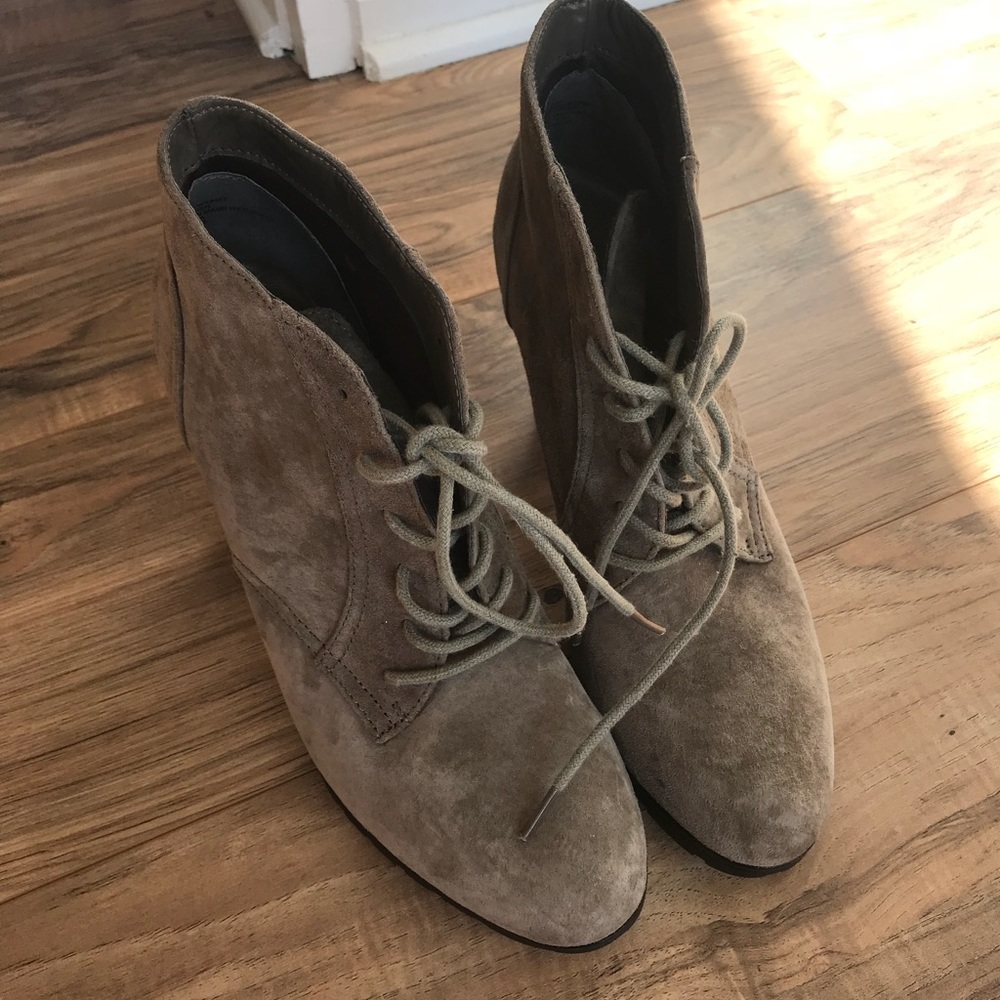 Women’s ankle boots lace up suede brown size 10